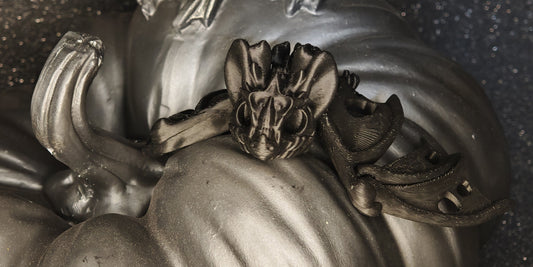 Von Glocken, Grabsteinen und einem Blick im Dunkeln